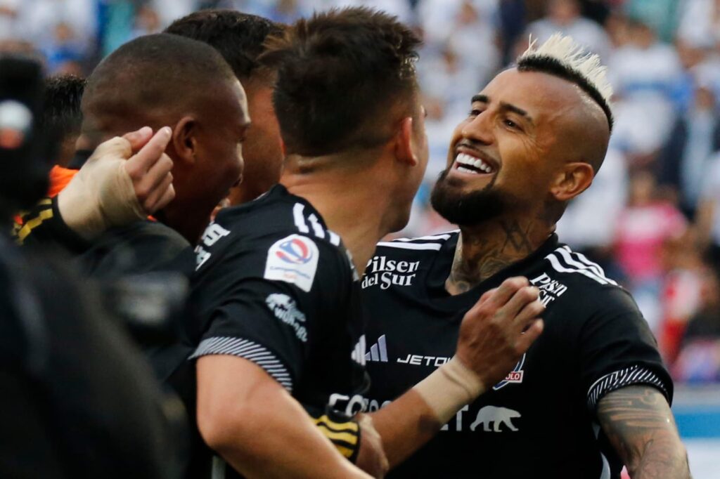 Primer plano a Arturo Vidal celebrando su gol contra Universidad Católica.