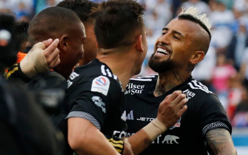 Primer plano a Arturo Vidal celebrando su gol contra Universidad Católica.