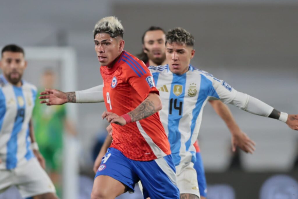 Carlos Palacios en el partido de la Selección Chilena vs Argentina.