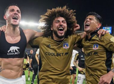 Colo-Colo celebrando el triunfo frente a Junior de Barranquilla en Copa Libertadores