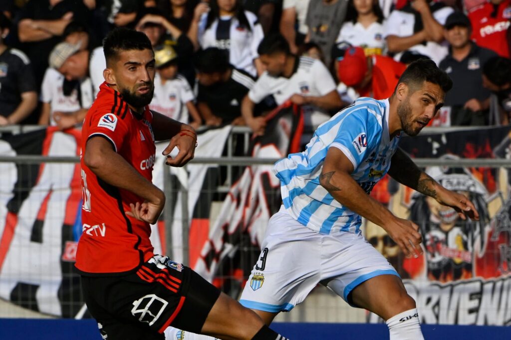 Emiliano Amor durante un partido de Colo-Colo vs Magallanes.