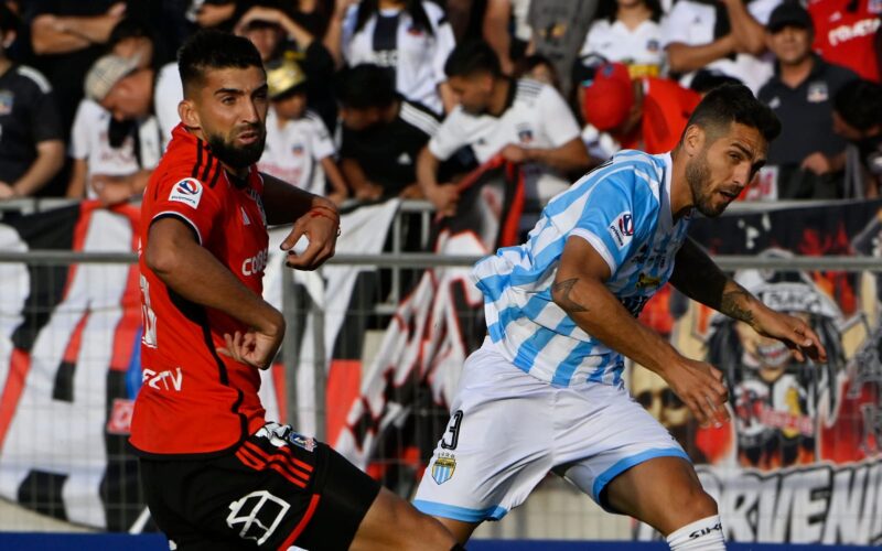 Emiliano Amor durante un partido de Colo-Colo vs Magallanes.