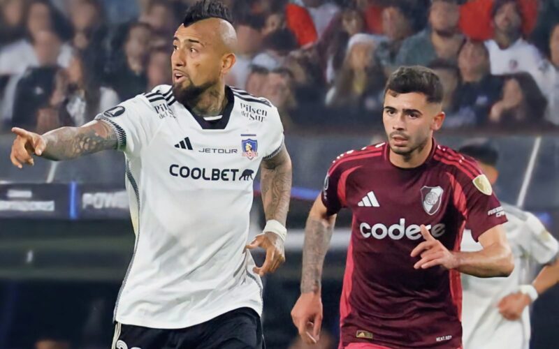 Arturo Vidal en el partido de ida entre Colo-Colo y River Plate.