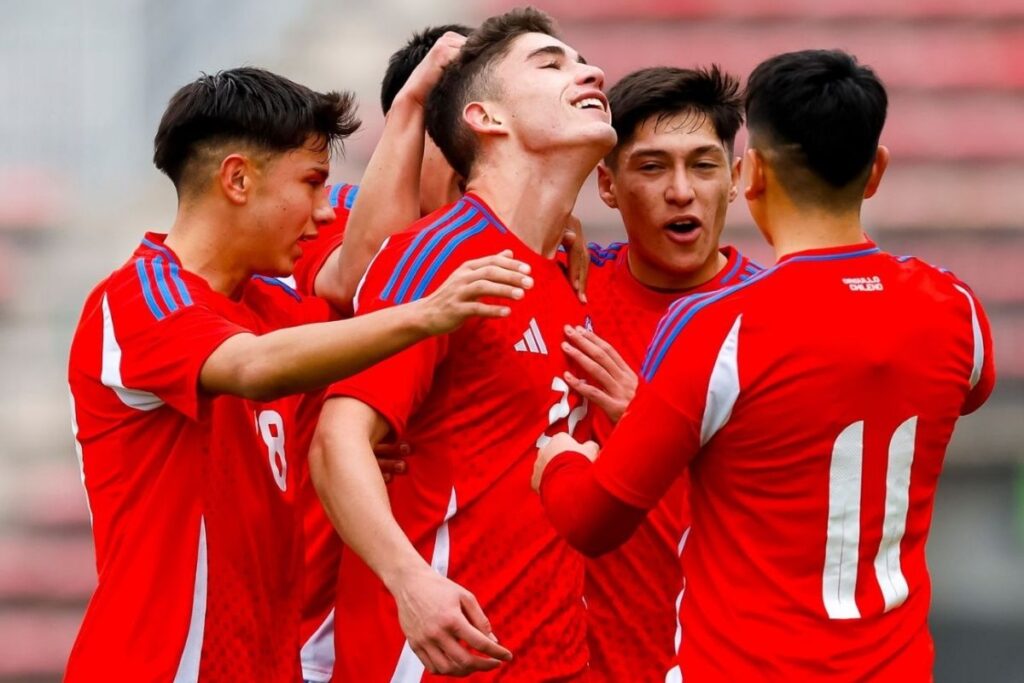 Selección Chilena celebrando un gol.