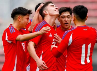 Selección Chilena celebrando un gol.