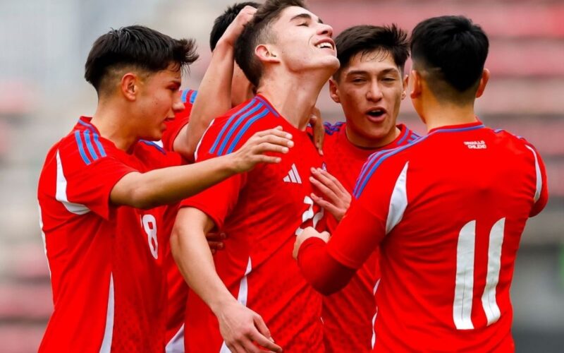 Selección Chilena celebrando un gol.