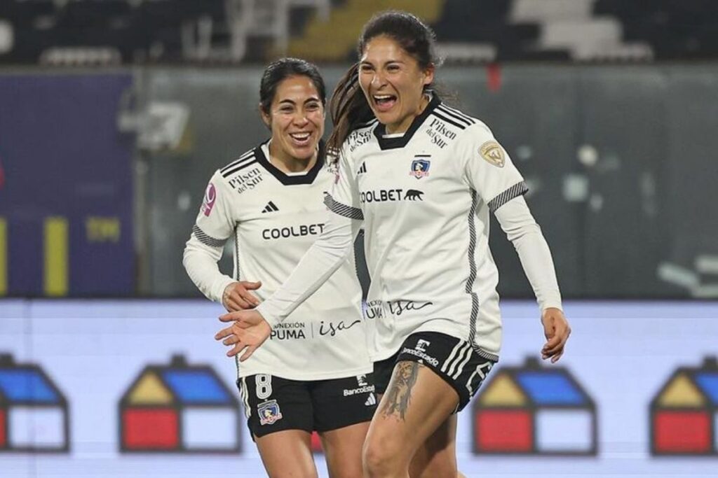 Yenny Acuña celebrando su gol frente a Unión Española.