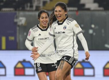 Yenny Acuña celebrando su gol frente a Unión Española.