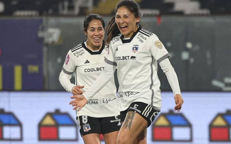 Yenny Acuña celebrando su gol frente a Unión Española.