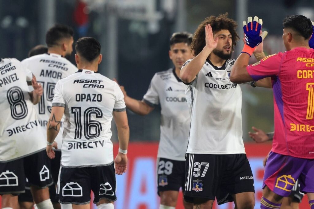 Jugadores de Colo-Colo una vez terminado el duelo frente a Ñublense.