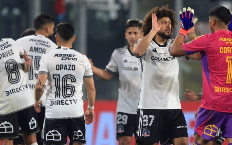 Jugadores de Colo-Colo una vez terminado el duelo frente a Ñublense.