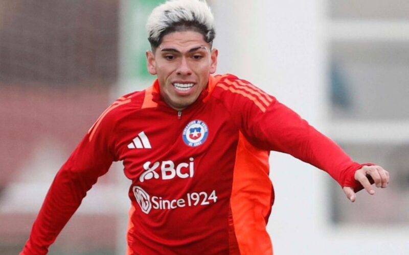 Carlos Palacios durante un entrenamiento de la Selección Chilena.