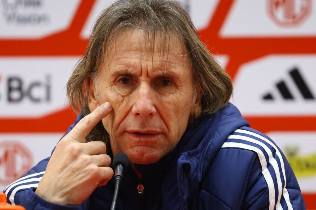 El técnico de la Selección Chilena, Ricardo Gareca, en conferencia de prensa.