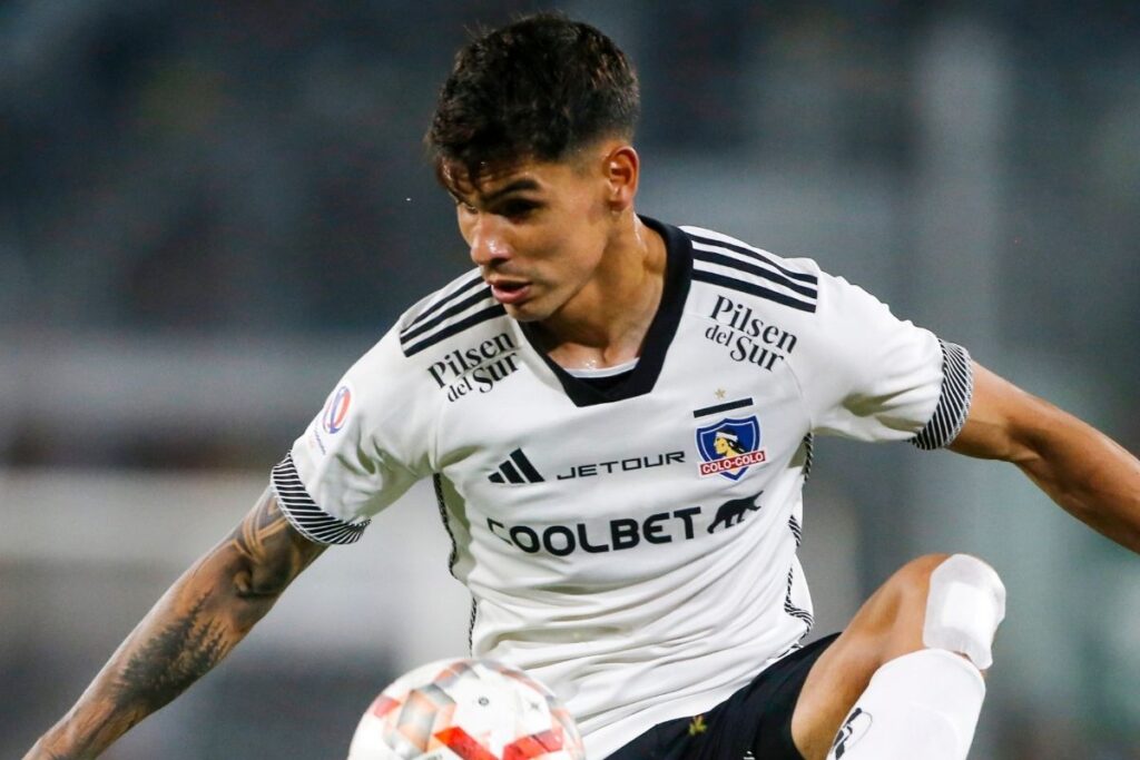 Erick Wiemberg durante un partido con Colo-Colo.