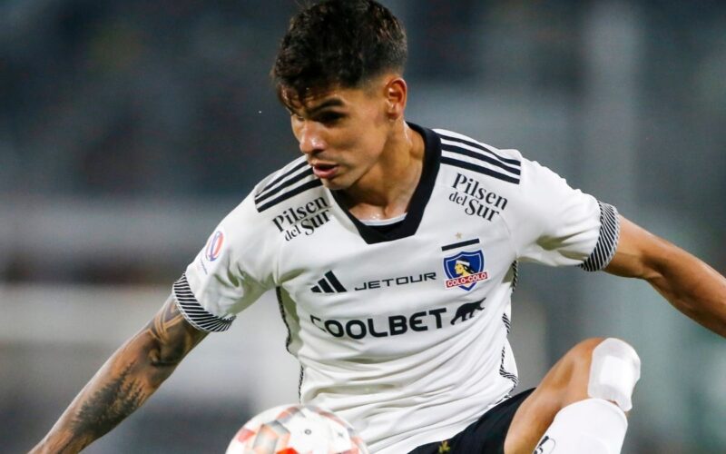 Erick Wiemberg durante un partido con Colo-Colo.