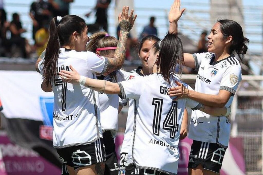 Las jugadoras de Colo-Colo celebrando un gol frente a Deportes Antofagasta.