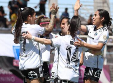 Las jugadoras de Colo-Colo celebrando un gol frente a Deportes Antofagasta.