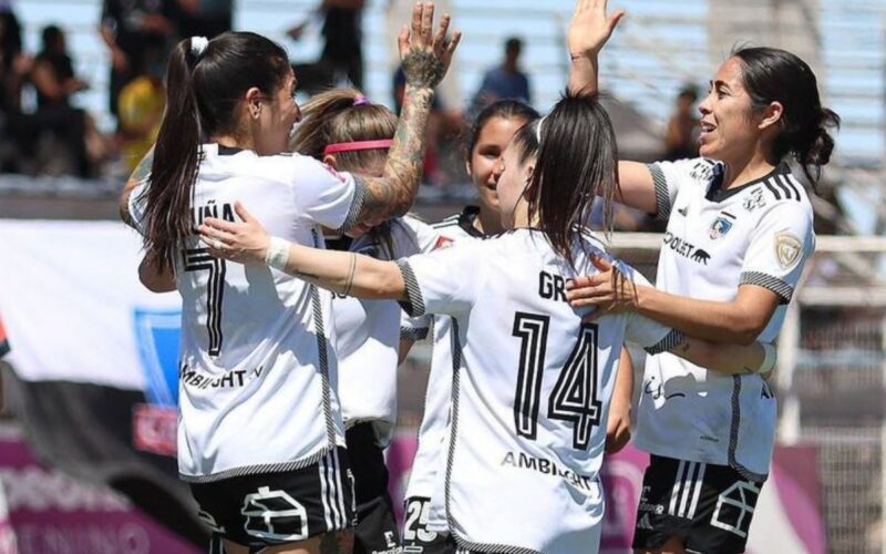 Las jugadoras de Colo-Colo celebrando un gol frente a Deportes Antofagasta.