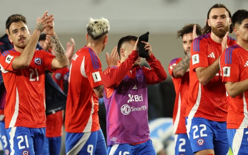 Jugadores de La Roja en el partido frente a Argentina.