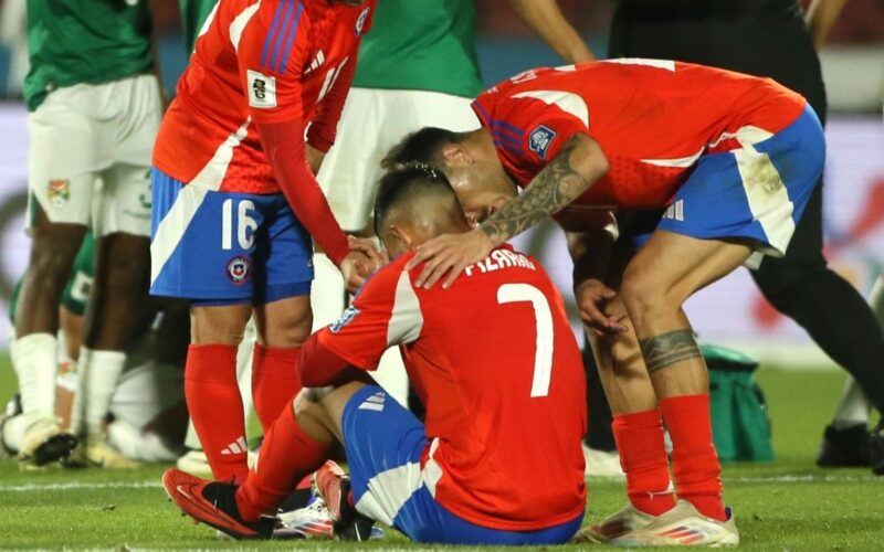 Vicente Pizarro durante el duelo de La Roja frente a Bolivia.