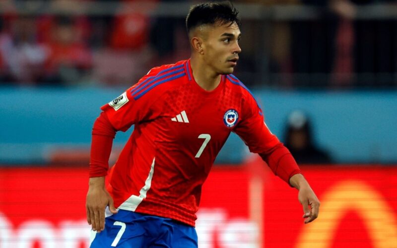 Vicente Pizarro durante el partido de la Selección Chilena frente a Bolivia.