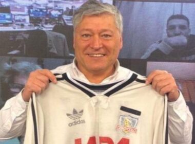 El ex futbolista Patricio Yañez, con la camiseta de Colo-Colo.