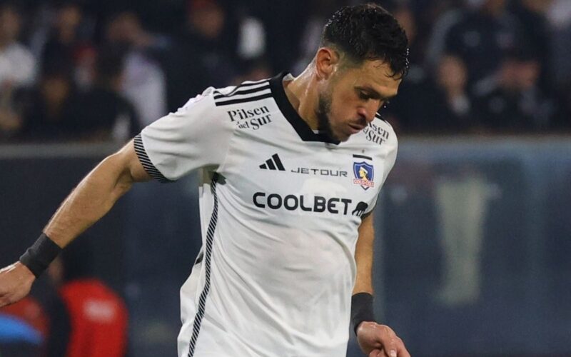 Ramiro González durante un partido con Colo-Colo.