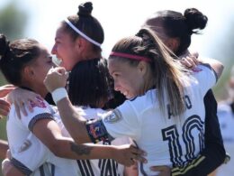 Colo-Colo Femenino celebrando un gol.