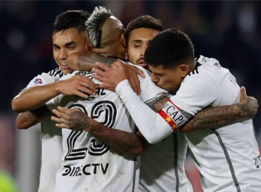 Jugadores de Colo-Colo durante el partido frente a Unión La Calera.