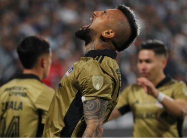 Arturo Vidal durante un partido de Colo-Colo en Copa Libertadores