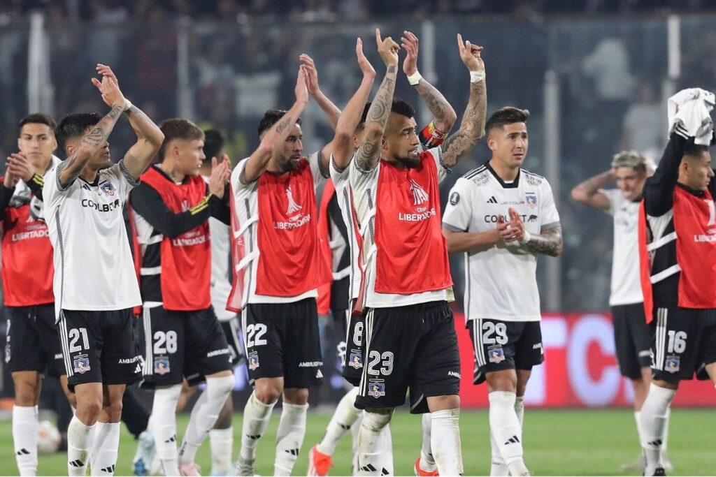 Jugadores de Colo-Colo durante el partido frente a River Plate