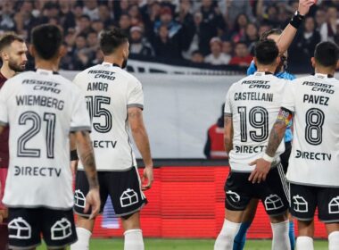 Jugadores de Colo-Colo durante el duelo frente a River Plate.