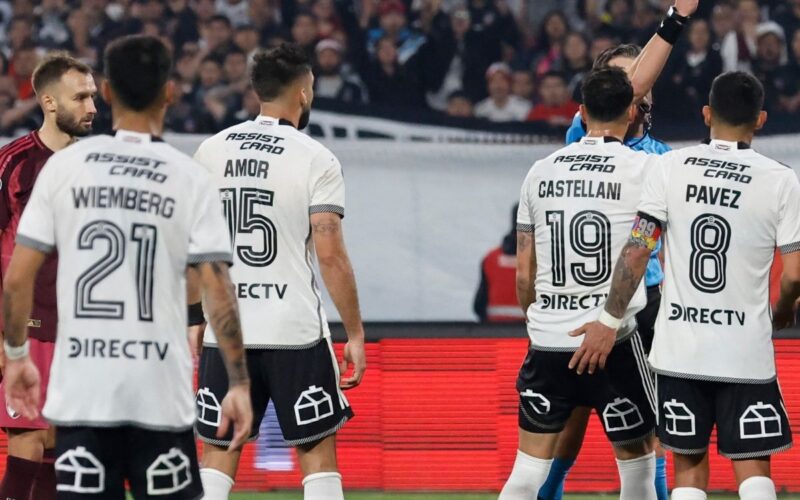 Jugadores de Colo-Colo durante el duelo frente a River Plate.