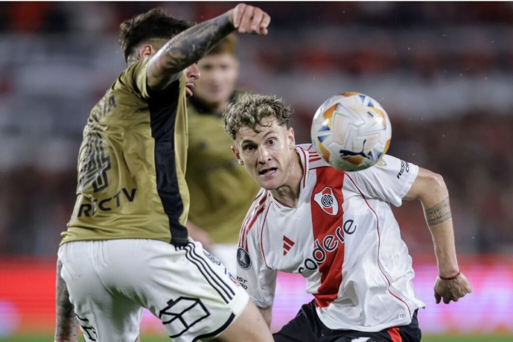 Jugadores de Colo-colo en el partido frente a River Plate