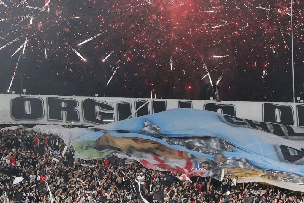 Hinchada de Colo-Colo durante el duelo frente a River Plate por Copa Libertadores.