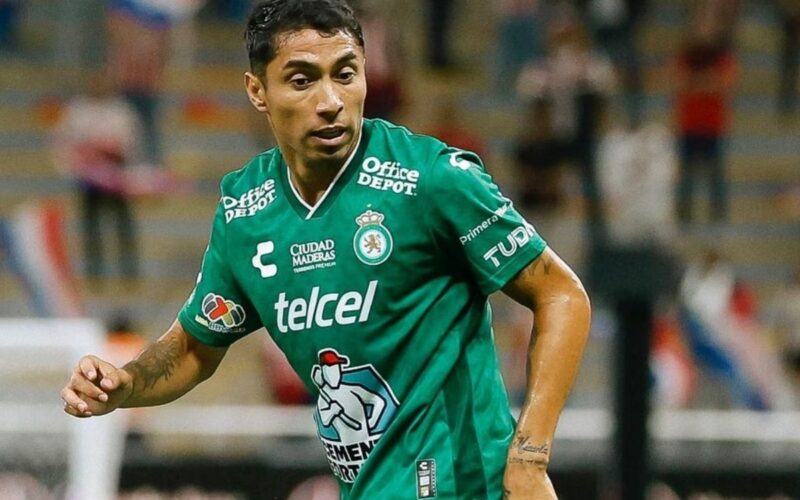 Luciano Cabral en un partido con el León de México.