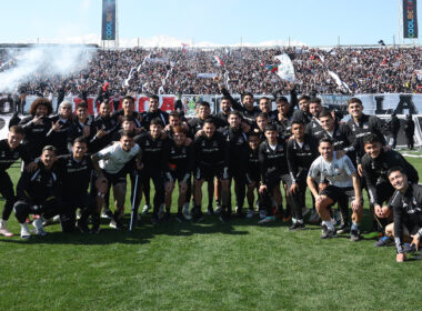 Jugadores de Colo-Colo posando para una foto durante un Arengazo.