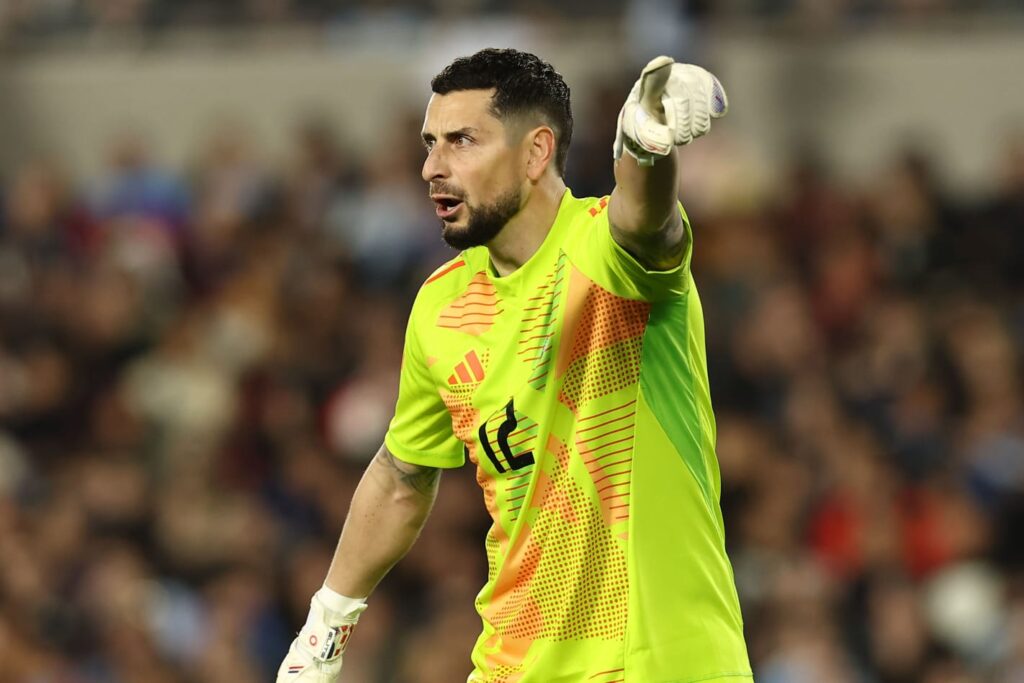 Gabriel Arias con la camiseta de la Selección Chilena en el partido frente a Argentina.