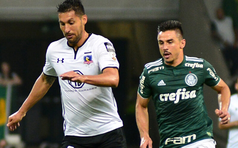 Juan Manuel Insaurralde jugando cuartos de final de Copa Libertadores por Colo-Colo frente a Palmeiras.