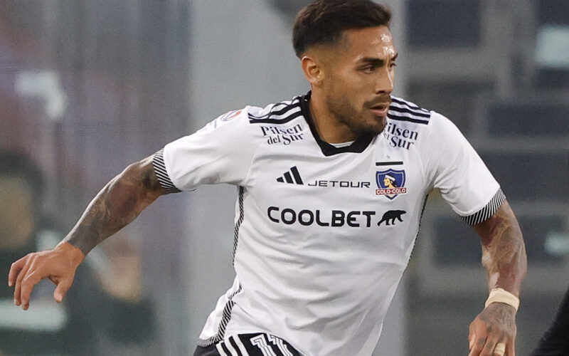 Marcos Bolados con la camiseta de Colo-Colo.