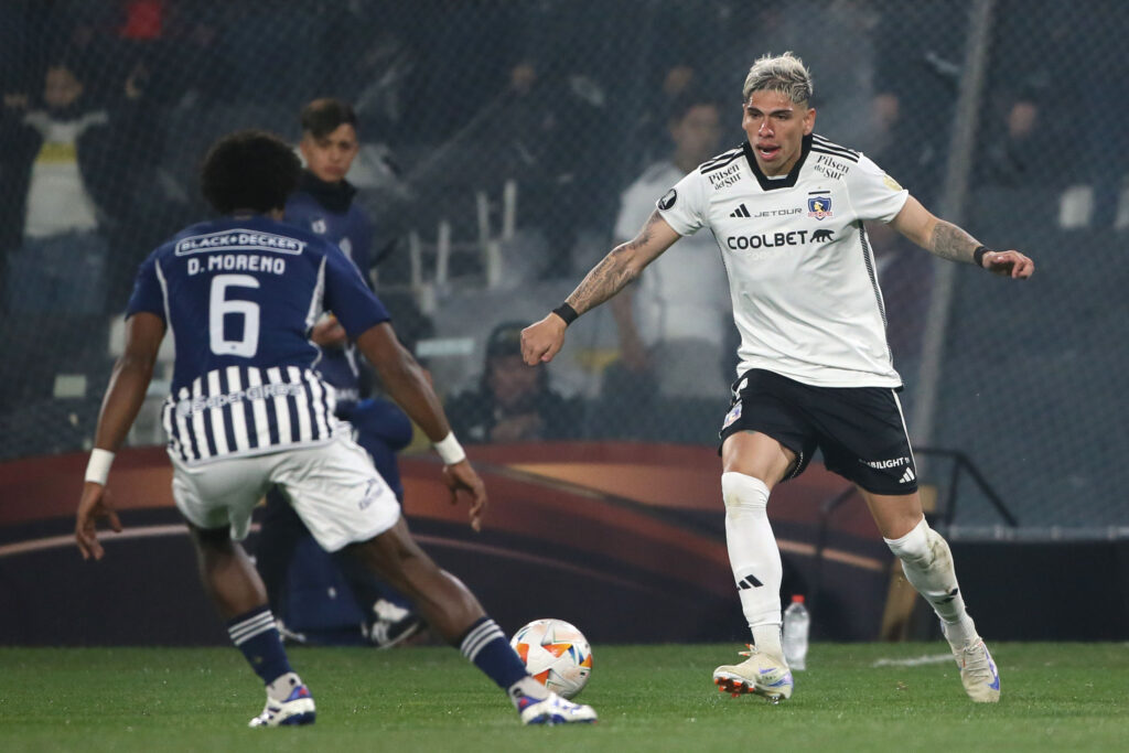 Futbol, Colo Colo vs Junior de Barranquilla.
Octavos de Final, Copa Libertadores 2024.
El jugador de Colo Colo Carlos Palacios es fotografiado contra Junior de Barranquilla durante el partido de copa libertadores disputado en el estadio Monumental en Santiago, Chile.
13/08/2024
Jonnathan Oyarzun/Photosport

Football, Colo Colo vs Junior de Barranquilla.
Round of 16, Copa Libertadores 2024.
Colo Colo's player Carlos Palacios is pictured against Junior de Barranquilla during the copa libertadores match at the Monumental stadium in Santiago, Chile.
13/08/2024
Jonnathan Oyarzun/Photosport