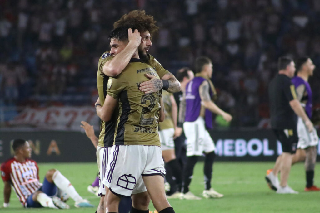 Futbol, Junior de Barranquilla vs Colo Colo.
Octavos de Final, Copa Libertadores 2024.
El jugador de Colo Colo, Maximiliano Falcon, celebra tras el partido de copa libertadores contra Junior de Barranquilla disputado en el estadio Metropolitano Roberto Melendez en Barranquilla, Colombia.
20/08/2024
Jairo Cassiani/VizzorImage/Photosport

Football, Junior de Barranquilla vs Colo Colo.
Round of 16, Copa Libertadores 2024.
Colo Colo player, Maximiliano Falcon, celebrate after the copa libertadores match against Junior de Barranquilla at the Metropolitano Roberto Melendez stadium in Barranquilla, Colombia.
20/08/2024
Jairo Cassiani/VizzorImage/Photosport