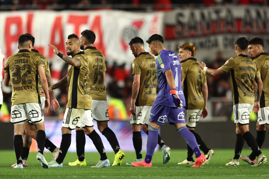 Futbol, River Plate vs Colo Colo. Cuartos de Final, Copa Libertadores 2024. Jugadores de Colo Colo durante el partido de copa libertadores contra River Plate disputado en el estadio Monumental en Buenos Aires, Argentina. 24/09/2024 Alejandro Pagni/Photosport Football, River Plate vs Colo Colo. Quarter finals, Copa Libertadores 2024. Colo Colo's player during the copa libertadores match against River Plate at the Monumental stadium in Buenos Aires, Argentina. 24/09/2024 Alejandro Pagni/Photosport