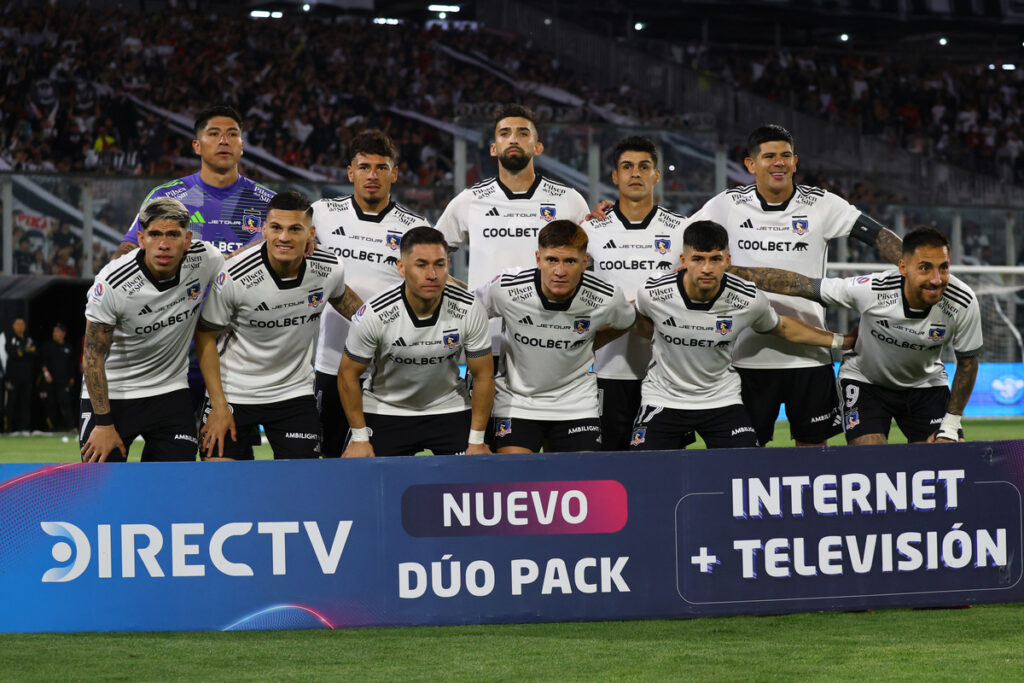 Jugadores de Colo-Colo formados para una foto.