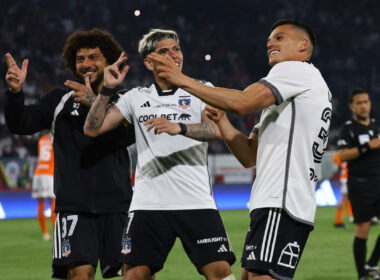 Jugadores de Colo-Colo celebrando un gol.