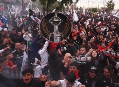 Hinchas de Colo-Colo durante el Arengazo.