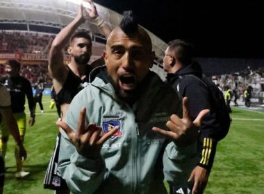 Primer plano a Arturo Vidal celebrando el triunfo de Colo--Colo sobre Unión la Calera.