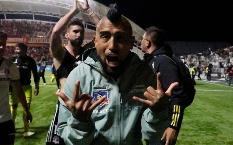 Primer plano a Arturo Vidal celebrando el triunfo de Colo--Colo sobre Unión la Calera.