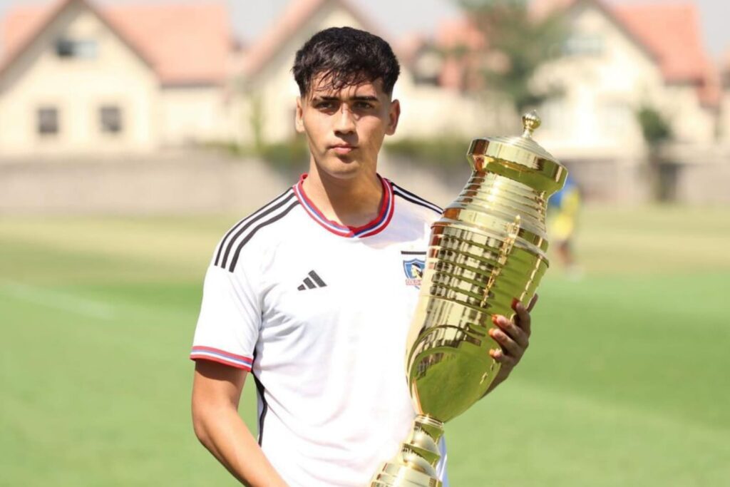 Benjamín Araya celebrando el título de campeón del Torneo de Proyeccióm.