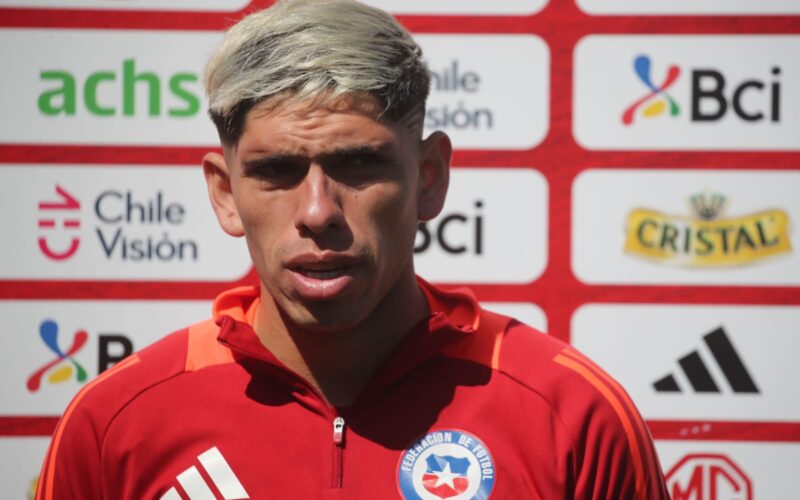 Carlos Palacios durante una conferencia de prensa con la Selección Chilena.